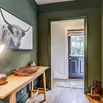 Cozy Dark & Moody Home New Reno 10 Mins To Lanc