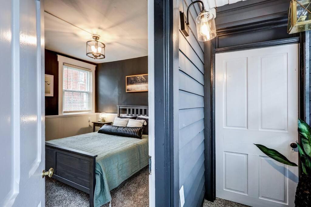 Cozy Dark & Moody New Reno 10 Mins To Lanc