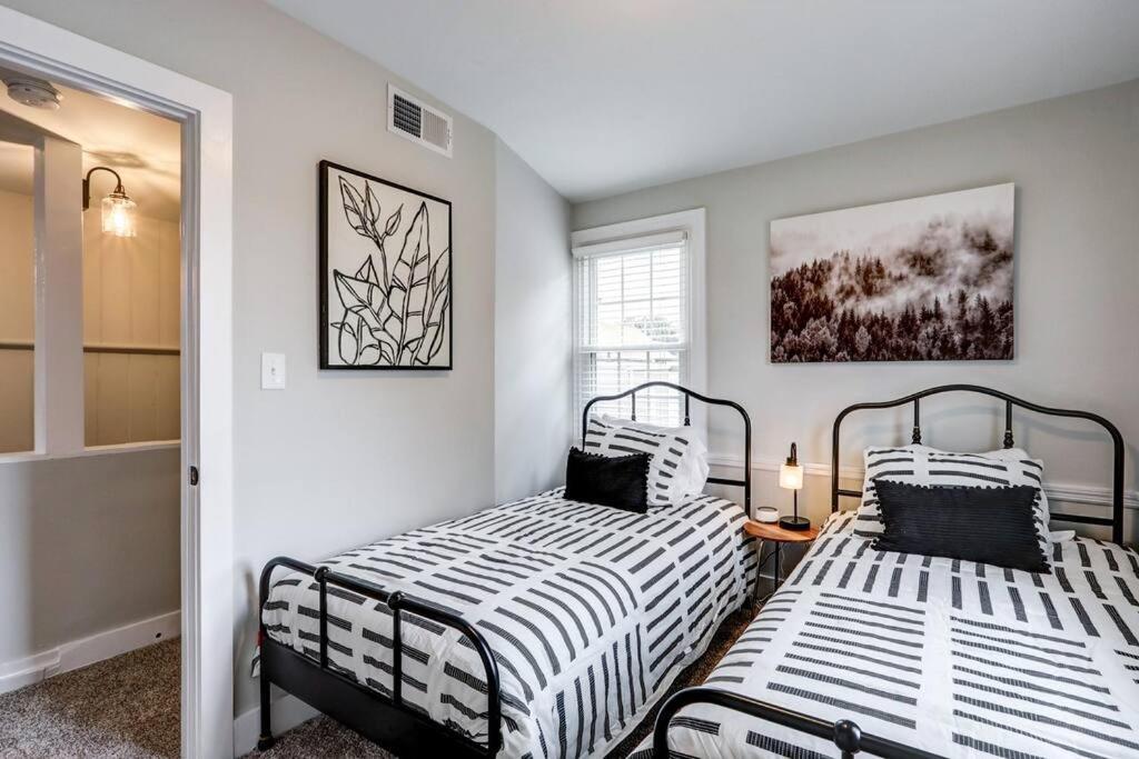 Cozy Dark & Moody New Reno 10 Mins To Lanc *