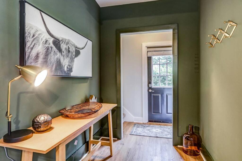 Cozy Dark & Moody New Reno 10 Mins To Lanc Сasa de vacaciones