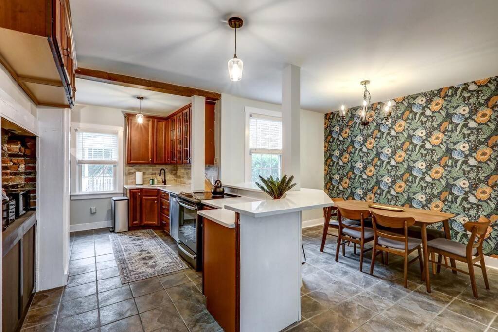 Cozy Dark & Moody New Reno 10 Mins To Lanc