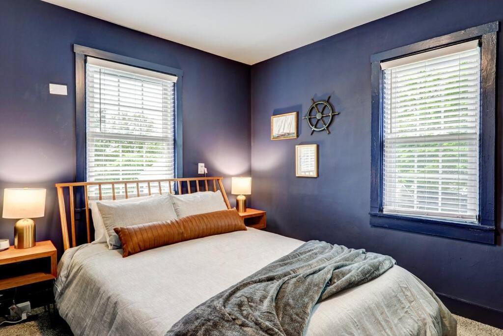 Cozy Dark & Moody New Reno 10 Mins To Lanc Сasa de vacaciones *