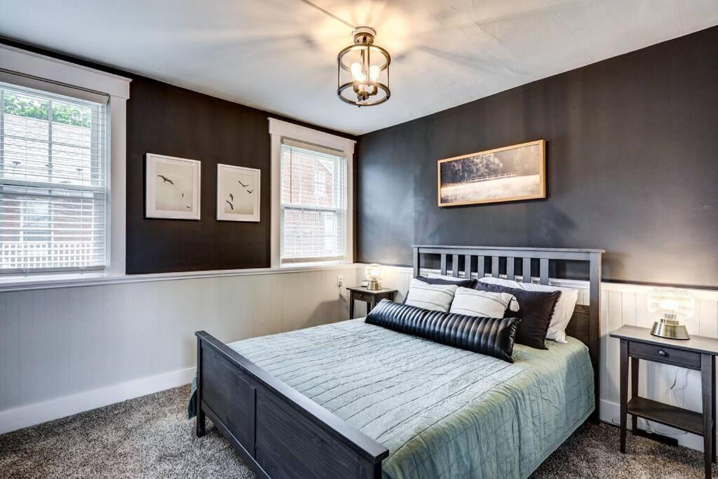 Cozy Dark & Moody New Reno 10 Mins To Lanc *