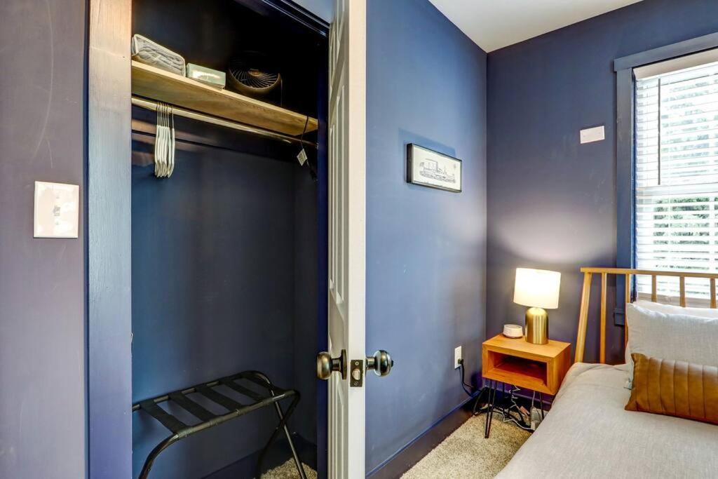Cozy Dark & Moody New Reno 10 Mins To Lanc Сasa de vacaciones